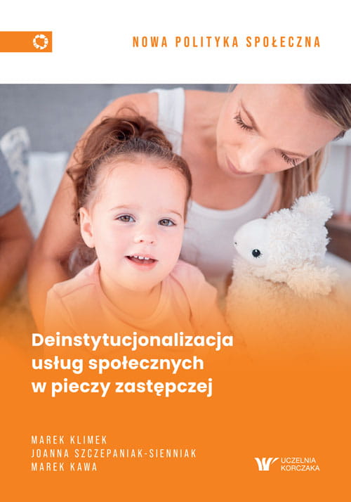 Okładka książki „Deinstytucjonalizacja usług społecznych w pieczy zastępczej” ze zdjęciem dziecka i dorosłej osoby