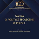 Okładka książki „Nauka o polityce społecznej w Polsce” w granatowej kolorystyce ze złotymi napisami