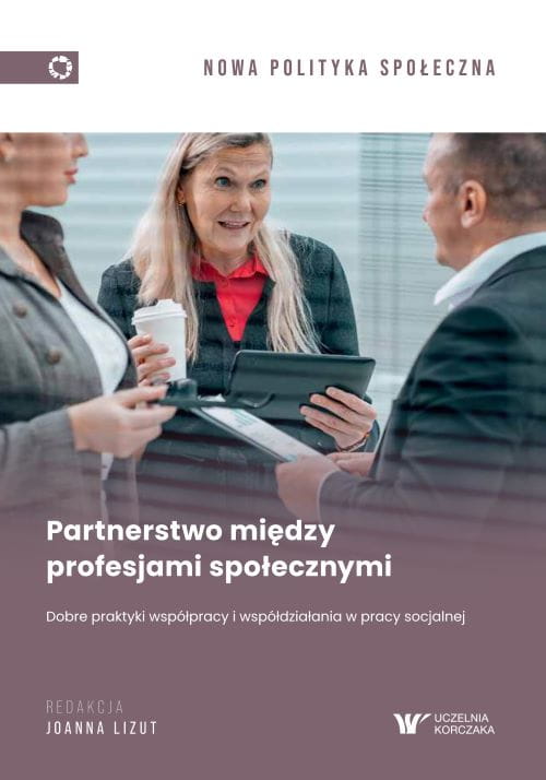 Okładka publikacji „Partnerstwo między profesjami społecznymi” z osobami rozmawiającymi w biurze